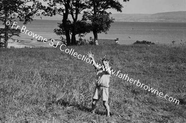 DRO'SULLIVAN & CHILDREN AT MOVILLE